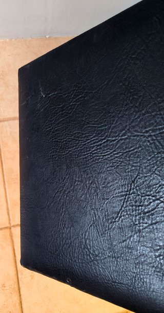 Pouf in similpelle nera