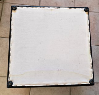 Pouf in similpelle nera