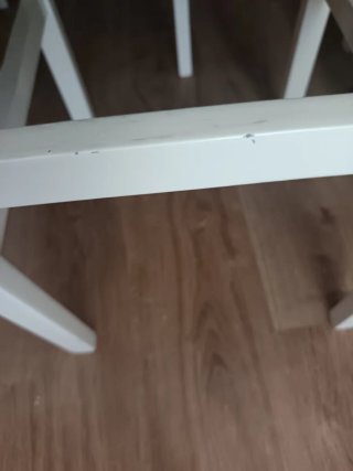 4 Sillas Blancas con Asiento Marrón