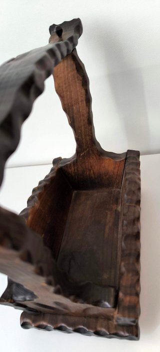 Cesta de madera rústica antigua