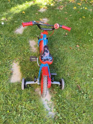 Bici Spiderman niño con ruedines