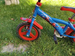 Bici Spiderman niño con ruedines