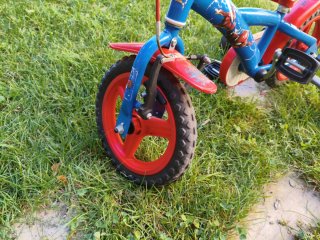 Bici Spiderman niño con ruedines