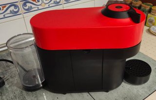 Cafetera Nespresso Vertuo Pop Roja y Negra