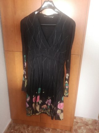 Vestido negro estampado floral