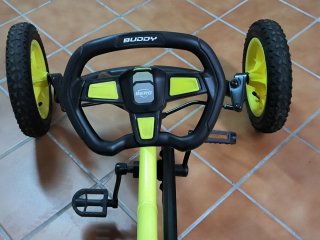 Coche de pedales Berg amarillo y negro