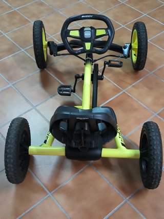 Coche de pedales Berg amarillo y negro