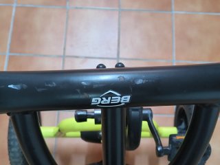 Coche de pedales Berg amarillo y negro