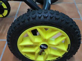 Coche de pedales Berg amarillo y negro
