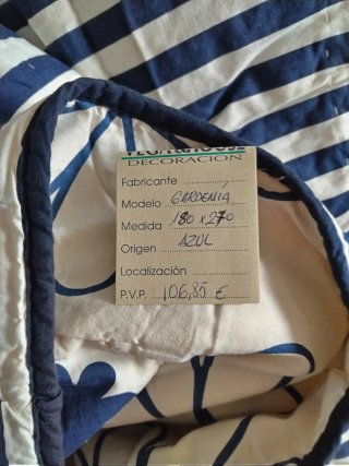 Colcha bouti estampada reversible Flores/rayas.