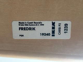 Escritorio Ikea 72x139 y Estantería