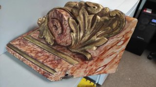Consola esquinera para imagen o escultura. Buen es