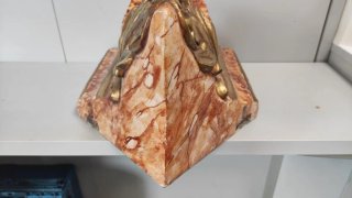 Consola esquinera para imagen o escultura. Buen es