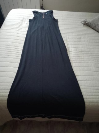 Vestido largo negro con detalles