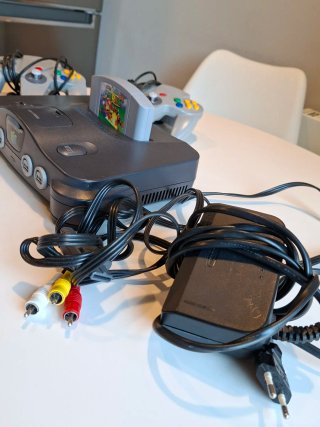 Nintendo 64 + Super Mario 64 + 2 Mandos + cables