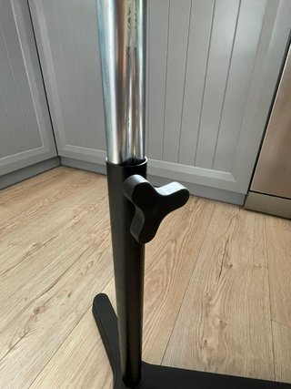 Mesa auxiliar pequeña ajustable