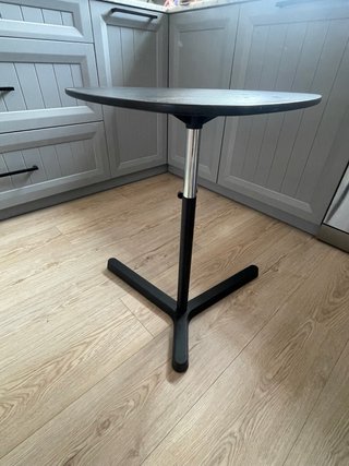 Mesa auxiliar pequeña ajustable