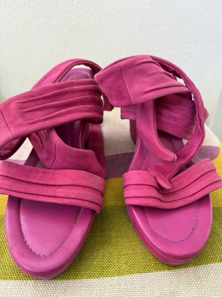 Sandalias ante cuña rosa