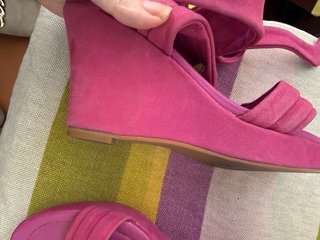 Sandalias ante cuña rosa