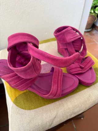 Sandalias ante cuña rosa