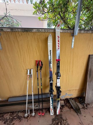 Esquís Rossignol con bastones