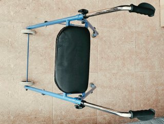 Andador con asiento azul