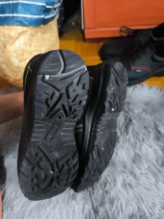 Zapatos de seguridad negros y amarillos
