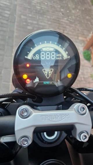 Triumph Trident 660 Negra