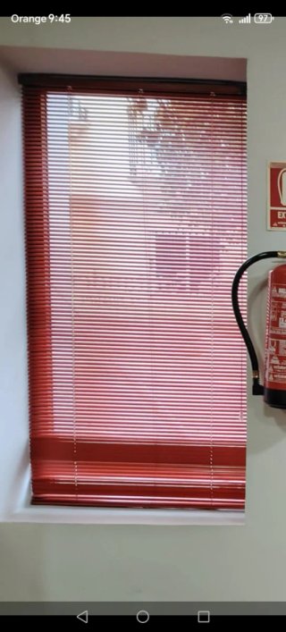 Persianas rojas tres