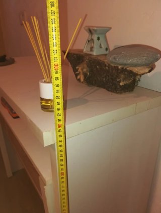 Mesa recibidor madera y blanco