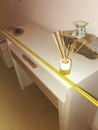 Mesa recibidor madera y blanco