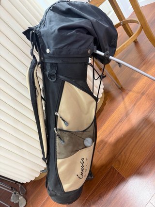 Palos de golf y bolsa