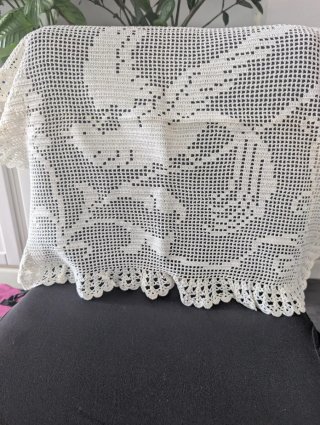 Mantel o tapete tejido a cuadros beige y blanco