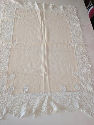 Mantel o tapete tejido a cuadros beige y blanco