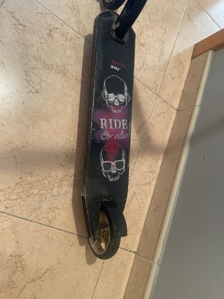 Patín de freestyle negro