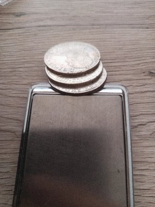 3 Monedas 8 Reales