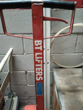 Transpaleta manual BT LIFTERS