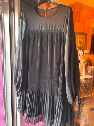 Vestido negro fiesta plisado
