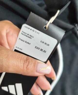 Chaqueta Adidas Talla S Negra y blanco