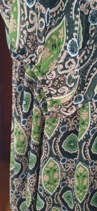 Vestido Mango estampado verde y beige
