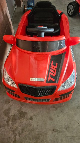 Coche eléctrico infantil rojo