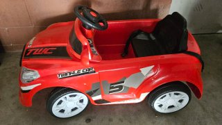 Coche eléctrico infantil rojo