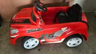 Coche eléctrico infantil rojo