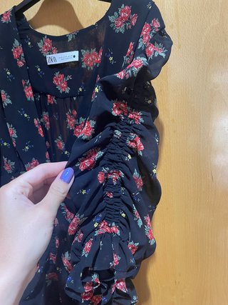 Vestido Zara flores negro y rojo