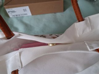 Bolso de tela blanco con flores y nombre