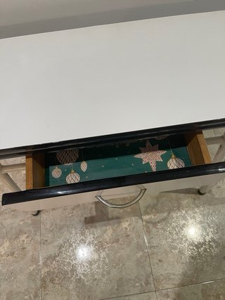 Mesa auxiliar extensible con cajón
