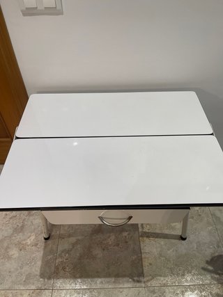 Mesa auxiliar extensible con cajón