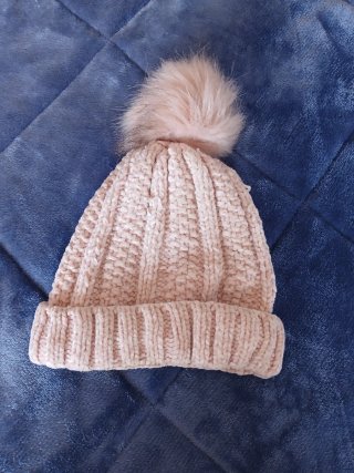 Gorro de invierno rosa con pompón