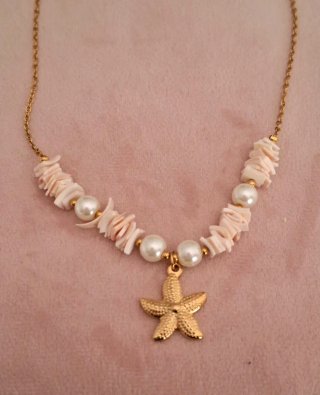 Collar de conchas marinas y perlas con estrella