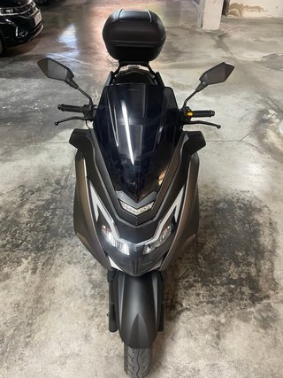 Wottan Storm-T 125cc con baúl GIVI 34L
